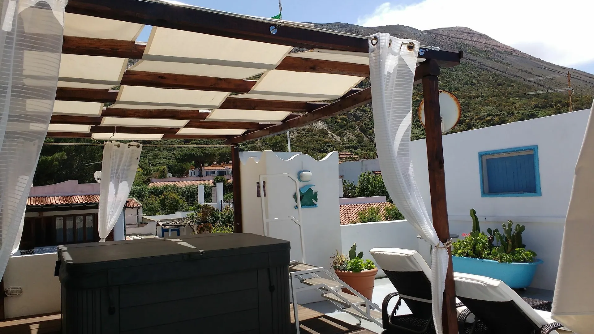 La Giara Bed & Breakfast Vulcano  Italy